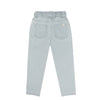 unisex jeansbroek in light wash van Jenest, met comfortabele elastische taille en rechte pijpen | Verkrijgbaar bij Little Fashion Addict