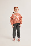Zandkleurige meisjessweater met sterrenprint en ruches van Letter To The World | Verkrijgbaar bij Little Fashion Addict