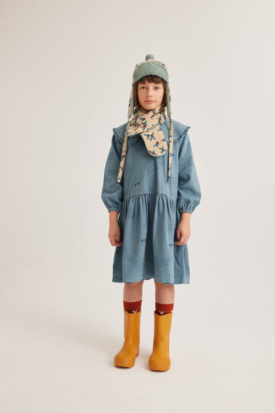 Comfortabele denimjurk met oogjes en 'Our Imaginary Friends' print" van Letter To The World | Verkrijgbaar bij Little Fashion Addict