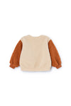 Ivoorkleurige sherpa jas met roestkleurige mouwen en sterdetail van Letter To The World | Ontdek het kinderkledingmerk Letter To The World bij Little Fashion Addict