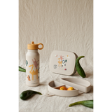 Lunchbox van Liewood in sandy | Arthur Lunchbox Around the World Sandy | Ontdek Liewood bij Little Fashion Addict