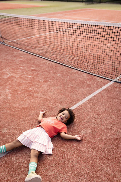 Rokje met speelse laagjes in off-white en blush van Sproet & Sprout| Uit de Champions League of Fun collectie - Verkrijgbaar bij Little Fashion Addict