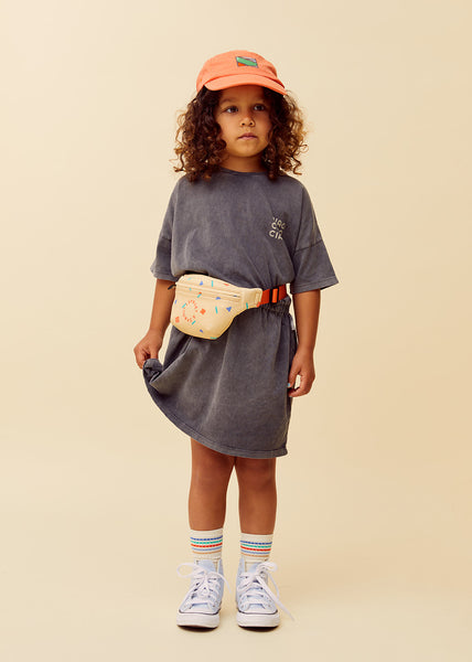 Sportsokken in off-white met blauwe strepen van Sproet & Sprout, unisex model | Uit de Champions League of Fun