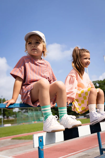 Unisex kindersokken in fris groen met witte strepen en Ice Cream Champ print | Uit de Champions League of Fun Collectie - Verkrijgbaar bij Little Fashion Addict