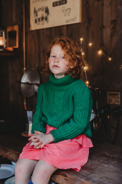 Littlefashionaddict - Sproet & Sprout - AW23 - The Alpine Hut - Cable Sweater fern green - in het felgroen - Voor meisjes - Vanaf 4 tot 10 jaar in stock en verkrijgbaar bij Little Fashion Addict