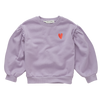 Sweater met pofmouwen in lichtpaars met rood hart borduursel op de borst van Sproet & Sprout | Sweatshirt Puff Sleeves Heart Lavender | A Cosmic Romance collectie