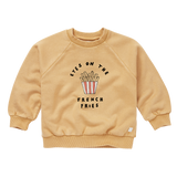 Sweatshirt in zandkleur met French Fries print voor jongens en meisjes van Sproet & Sprout | Sweatshirt French Fries Sand | A Cosmic Romance collectie