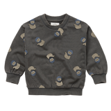 Sweater voor jongens in afgewassen zwart met all-over Space Cat print van Sproet & Sprout | Sweatshirt Space Cat Print Washed Black | A Cosmic Romance collectie