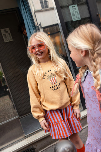 Rok met paarse en rode strepen uit de A Cosmic Romance collectie van Sproet & Sprout. | Smock Skirt Stripe Lavender