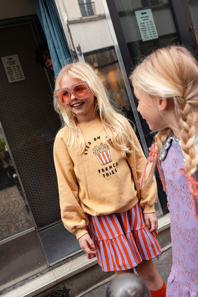 Rok met paarse en rode strepen uit de A Cosmic Romance collectie van Sproet & Sprout. | Smock Skirt Stripe Lavender