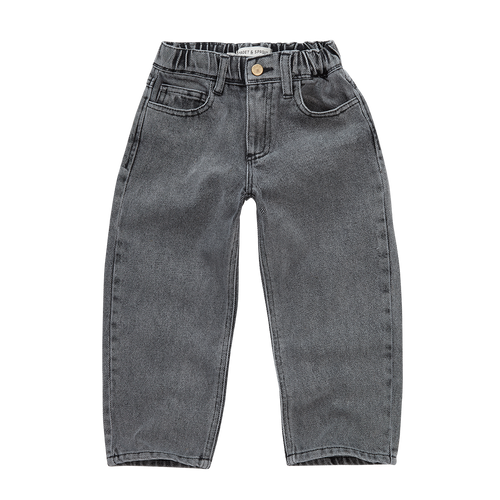 Zwarte denim broek voor jongens en meisjes van Sproet & Sprout – vooraanzicht | Sproet & Sprout Denim Pants Washed Black | Verkrijgbaar bij Little Fashion Addict

