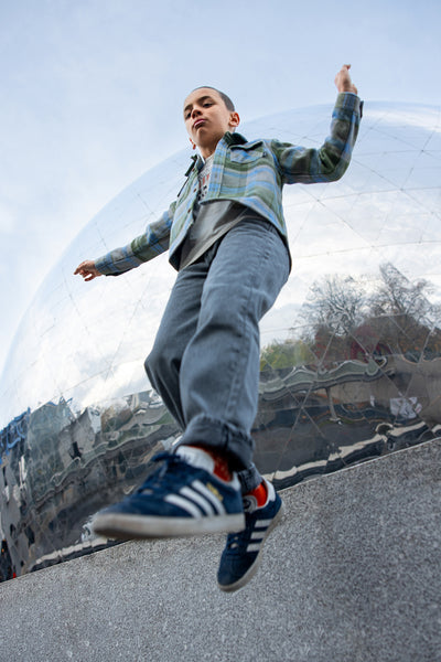 Zwarte denim broek voor jongens en meisjes van Sproet & Sprout | Denim Pants Washed Black | Ontdek Sproet & Sprout bij Little Fashion Addict