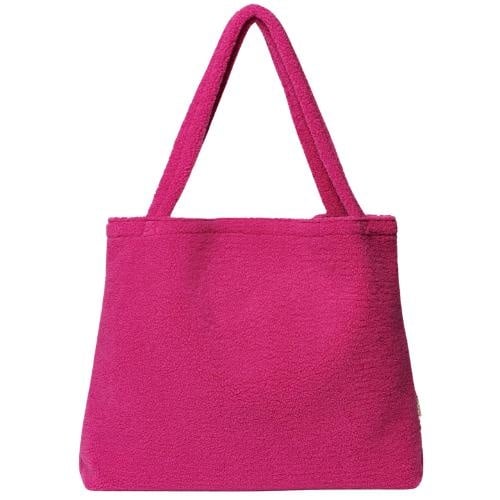 Handgemaakte donkerroze Teddy Mom Bag van Studio Noos. Gemaakt van zachte teddy stof. Verkrijgbaar bij Littlefashionaddict.