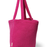 Handgemaakte donkerroze Teddy Mom Bag van Studio Noos. Gemaakt van zachte teddy stof. Verkrijgbaar bij Littlefashionaddict.