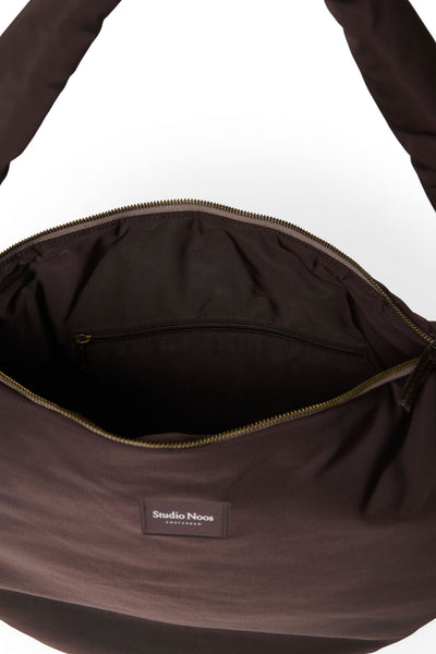 puffy crossbody tas in bruin van Studio Noos | verkrijgbaar bij Little Fashion Addict