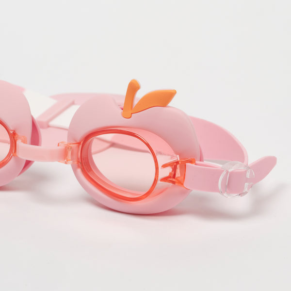 Roze zwembril van Sunnylife in kersenthema (Cotton Candy Cherry) met verstelbare band – voor kinderen | Ontdek Sunnylife bij Little Fashion Addict