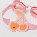 Roze zwembril van Sunnylife in kersenthema (Cotton Candy Cherry) met verstelbare band – voor kinderen | Ontdek Sunnylife bij Little Fashion Addict