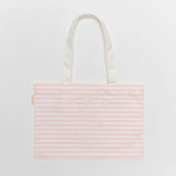 Strandtas voor kinderen van Sunnylife met aardbeienprint – lichtroze canvas strandtas | Ontdek Sunnylife bij Little Fashion Addict
