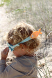 Blauwe zwembril voor kinderen in visvorm – Sunnylife Finn the Fish met verstelbare band | Ontdek Sunnylife bij Little Fashion Addict