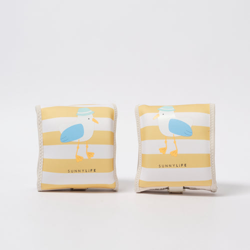 Zwemarmbandjes voor kinderen met gele strepen – Sunnylife Sid the Seagull | Ontdek Sunnylife bij Little Fashion Addict