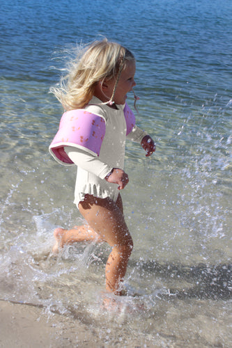 Set roze zwemarmbandjes van Sunnylife met kersenprint voor kinderen van 4 tot 6 jaar | Ontdek Sunnylife bij Little Fashion Addict