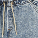 Lichtblauwe denim short voor jongens met elastische taille van Tumble ’n Dry | Juan Shorts Denim Light Vintage van Tumble 'n Dry - verkrijgbaar bij Little Fashion Addict