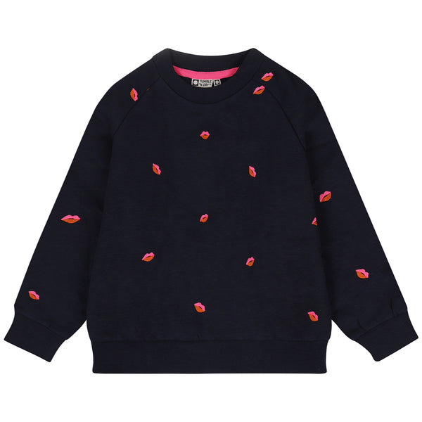 Donkerblauwe meisjes sweater van Tumble ’n Dry met geborduurde lipjes | Bisous sweater Navy Blazer van Tumble 'n Dry - verkrijgbaar bij Little Fashion Addict