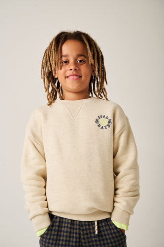 jongenstrui met skateboardprint van Tumble ’n Dry | Deck Sweater Off white Melange | Ontdek Tumble 'n Dry bij Little Fashion Addict