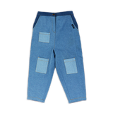Lichtblauwe denim broek voor jongens en meisjes van Wander & Wonder met patchwork zakken. | Denim Patchwork Jeans Washed Denim | Verkrijgbaar bij Little Fashion Addict