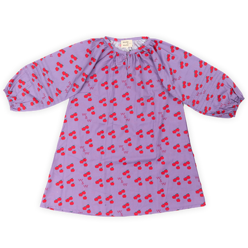 Chelsea Dress Mauve Apple van Wander & Wonder – mauve kleedje met kleine rode appeltjes en ballonmouwen. | Ontdek Wander & Wonder bij Little Fashion Addict