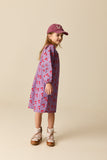 Chelsea Dress Mauve Apple van Wander & Wonder – mauve kleedje met kleine rode appeltjes en ballonmouwen. | Ontdek Wander & Wonder bij Little Fashion Addict