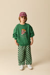 Groene Pizza sweatshirt van Wander & Wonder met vrolijke pizza-print op de borst, unisex voor jongens en meisjes.