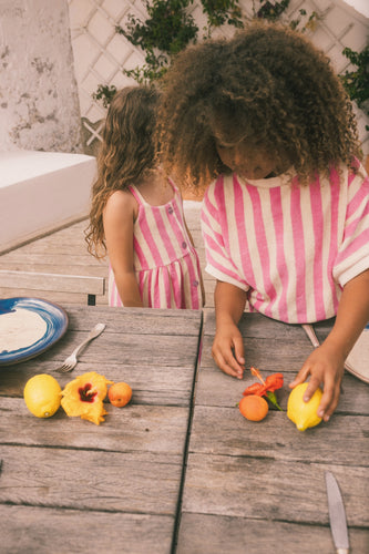 We Are Kids Romy korte jumpsuit candy pink | Combi Romy Bubble Gum – Speelse jumpsuit voor meisjes in candy pink, gemaakt van biologisch katoen | Verkrijgbaar bij Little Fashion Addict