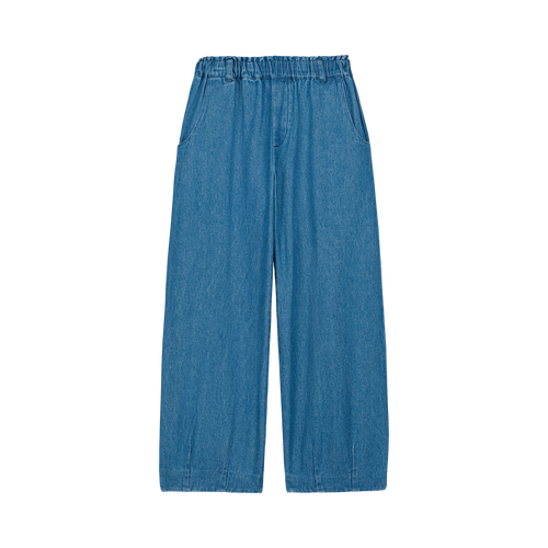 We Are Kids Elia denim broek blauw – wijde kinderbroek in denim met elastische tailleband, zijzakken en geborduurd logo op de achterzak | Ontdek We Are Kids bij Little Fashion Addict