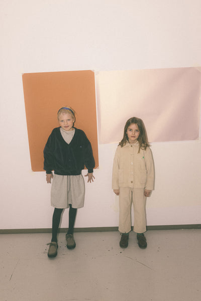 We Are Kids corduroy broek voor meisjes in neutrale beige kleur. | Verkrijgbaar bij Litte Fashion Addict