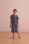 Robe April Dolce Vita Stripes | gestreepte badstof jurk blauw en roze voor meisjes We Are Kids | Verkrijgbaar bij Little FashionA Addict