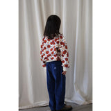 Rode meisjessweater met groot bloemenpatroon, gemaakt van 100% biologisch katoen uit de Sweet World collectie van We Are Kids. | Verkrijgbaar bij Little Fashion Addict