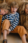 Blauw-wit gestreepte jongenssweater van We Are Kids met rood detail vooraan. | Sweat Tony Blue Stripes van We Are Kids
