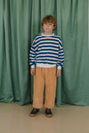 Blauw-wit gestreepte jongenssweater van We Are Kids met rood detail vooraan. | Sweat Tony Blue Stripes van We Are Kids