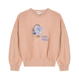 Lichtroze meisjessweater met 'Sweet World' print van We Are Kids | Verkrijgbaar bij Little Fashion Addict