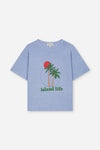 We Are Kids Tee Dylan Blue Sky Island Life – Unisex T-shirt met tropische print van palmbomen en 'Island Life' tekst voor jongens en meisjes | Verkrijgbaar bij Little Fashion Addict