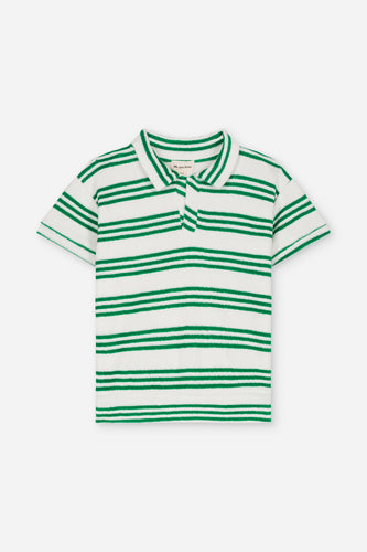 We Are Kids Witte Polo met korte mouwen en groene strepen, gemaakt van zachte 100% biologisch katoenen terry-stof. Voor jongens en meisjes vanaf 4 jaar. Verkrijgbaar bij Littlefashionaddict.