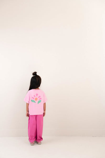 Livia T-shirt Fuchsia Pink van Jenest – roze meisjes T-shirt met bloemenprint op de rug | verkrijgbaar bij Little Fashion Addict