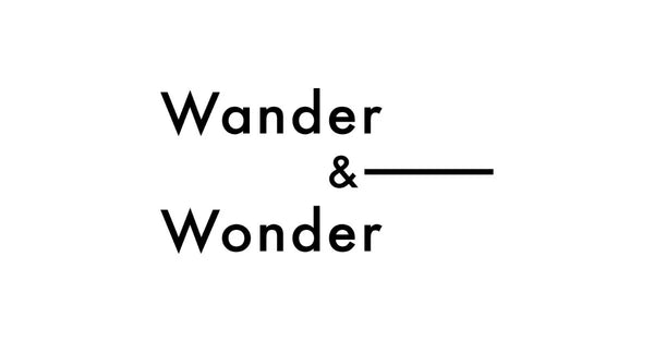 Logo van Wander & Wonder, kinderkledingmerk verkrijgbaar bij Little Fashion Addict.