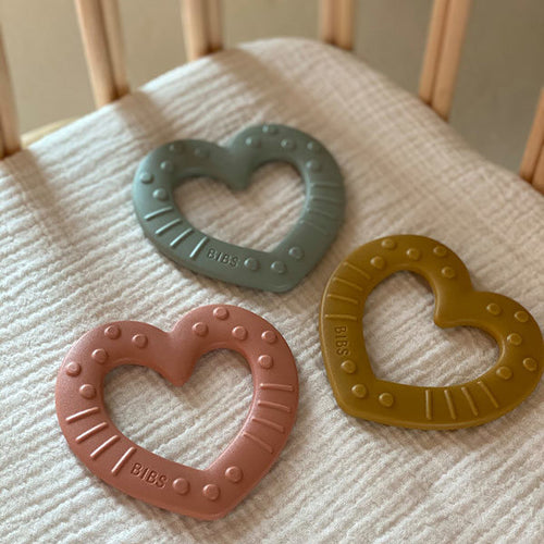 Little Fashion Addict - BIBS - Bijtring - BABY Bitie Heart Mustard