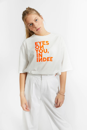 INDEE - Belgische modemerk - Las Vegas Messag T-shirt wit met oranje tekst - verkrijgbaar bij littlefashionaddict.com
