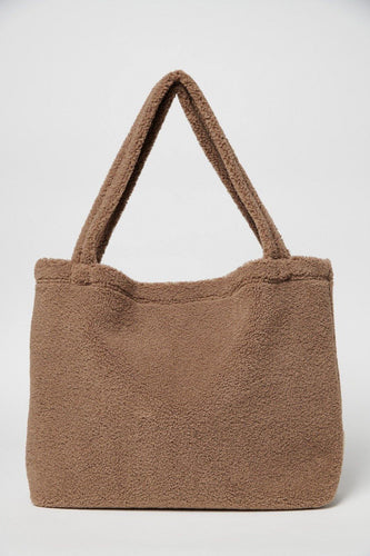 Handgemaakte bruine Teddy Mom Bag van Studio Noos. Gemaakt van zachte teddy stof. Verkrijgbaar bij Littlefashionaddict.