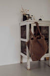 Handgemaakte bruine Teddy Mom Bag van Studio Noos. Gemaakt van zachte teddy stof. Verkrijgbaar bij Littlefashionaddict.